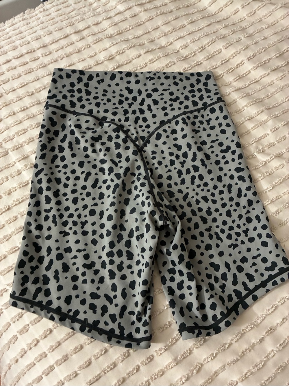 Balance Athletica Vitality Ascend biker shorts in a grey leopard print. - Picture 4 of 5